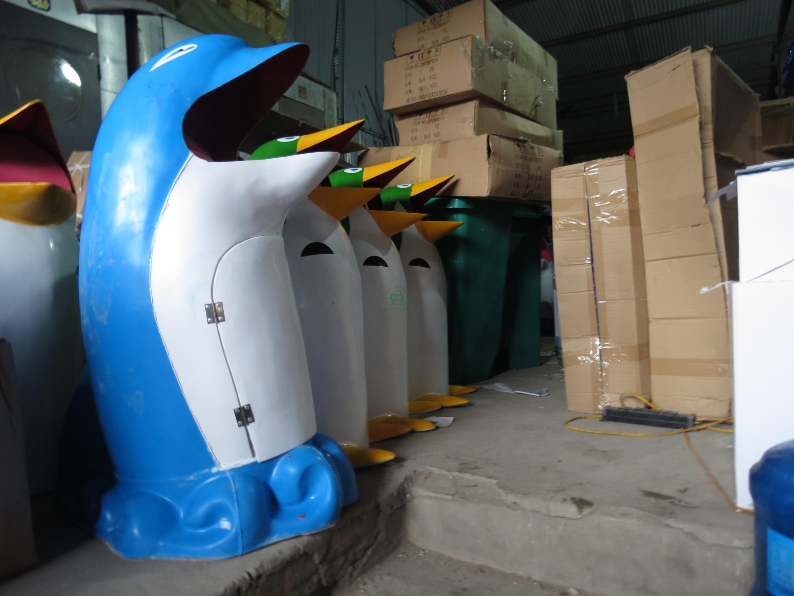 thung-rac-hinh-ca-heo-xanh